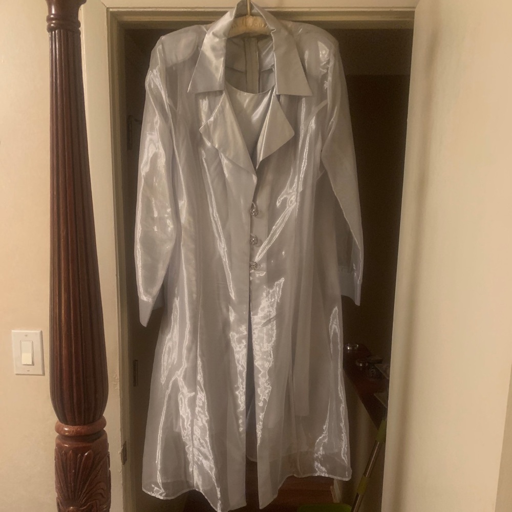 Park Fashion
2 piece Silver jacket and dress set